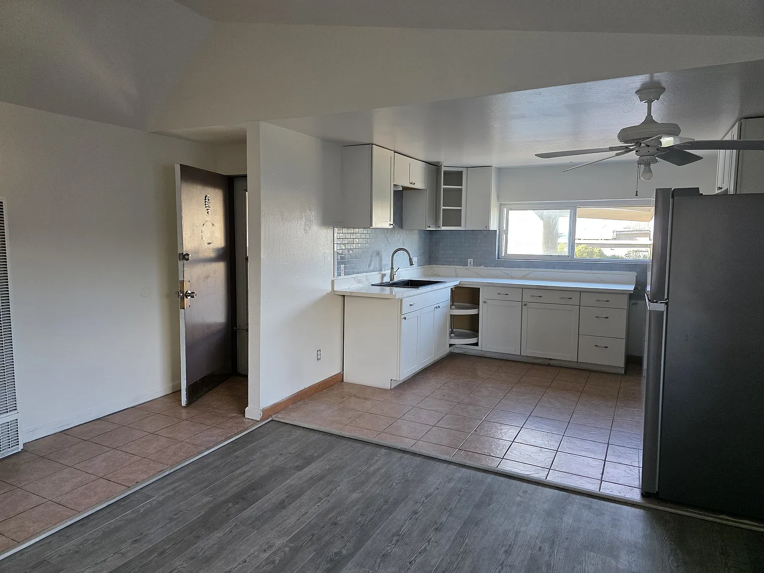 2 bed, 800 sqft, $2,100 — Photo 1