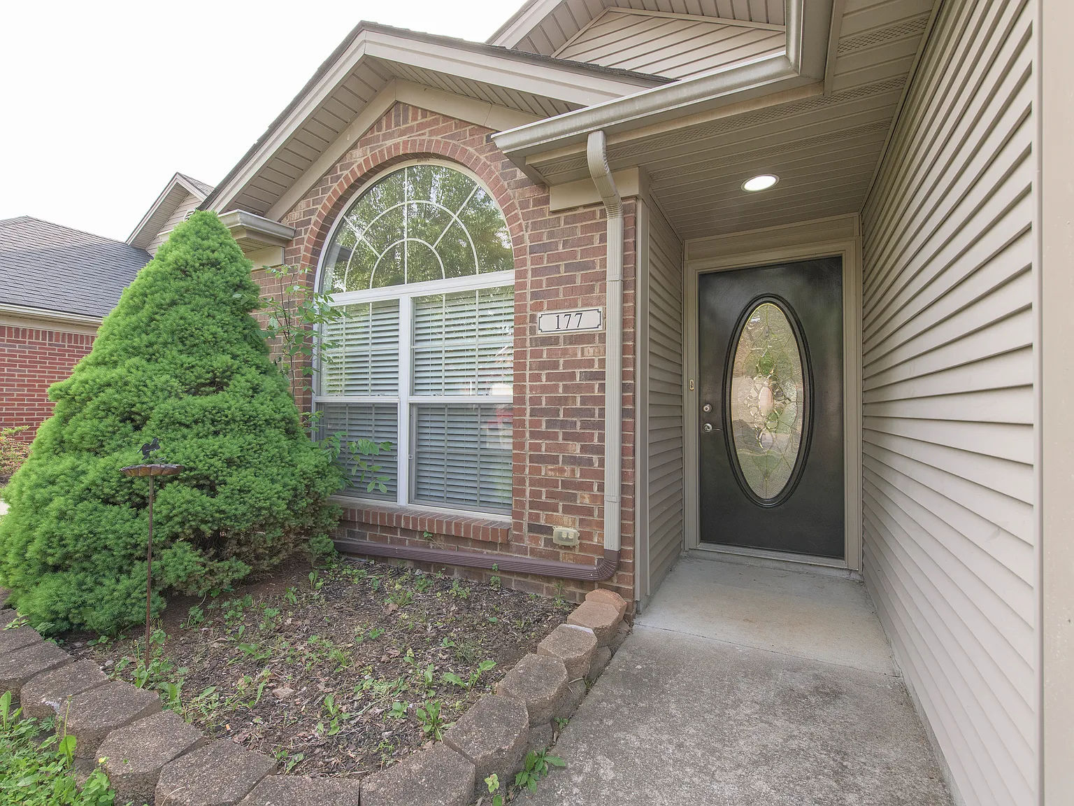 3 bed, 1323 sqft, $2,045 — Photo 3