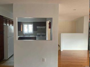 24553 149th Ave, Rosedale, NY 11422