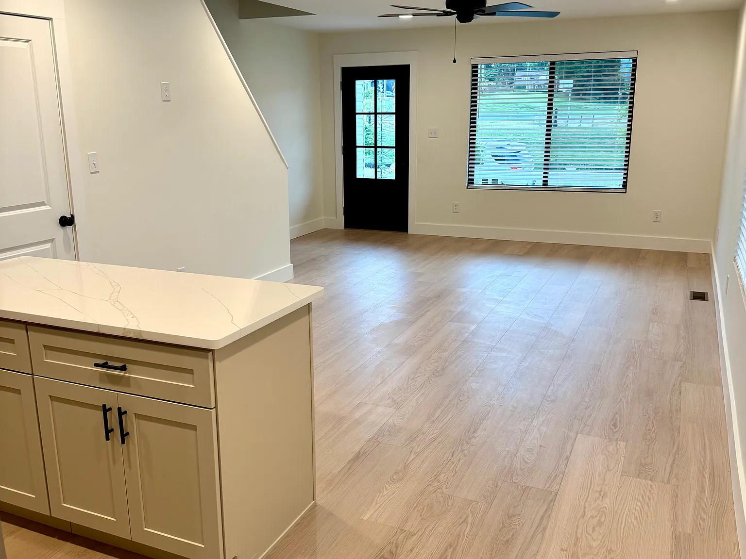 2 bed, 2.5 bath, 1500 sqft, $1,995 — Photo 2