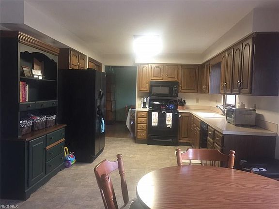 4th image of 755 Trails End Dr
