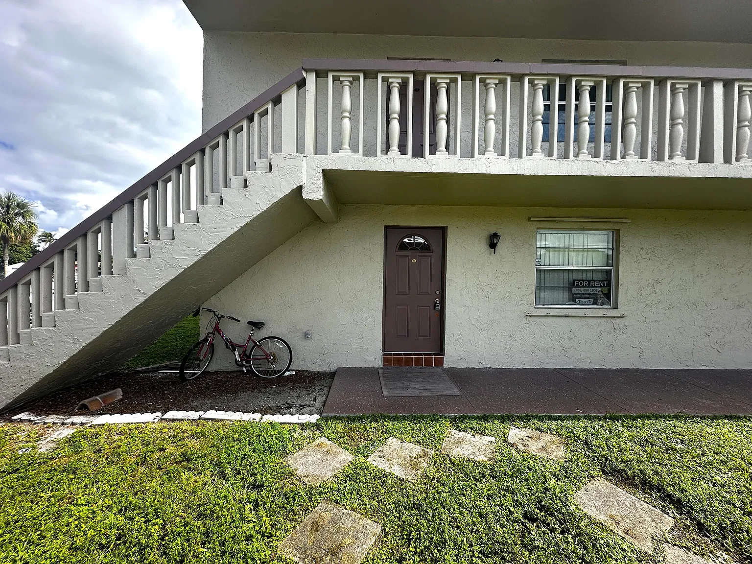 2 bed, 1.5 bath, 1000 sqft, $1,600 — Photo 2