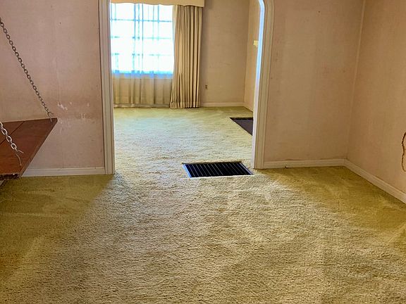 5th image of 1600 N Washington Ave