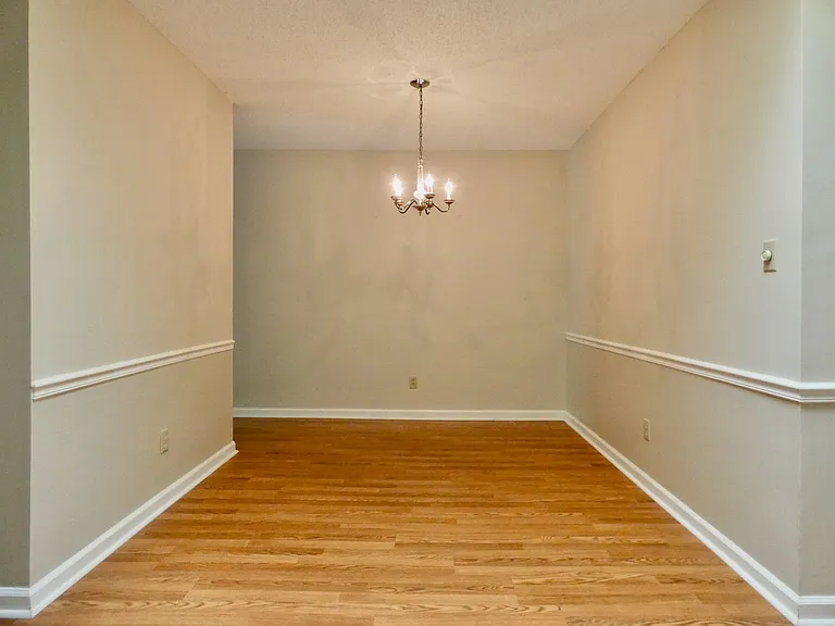 804 Abbey Cir — Photo 7