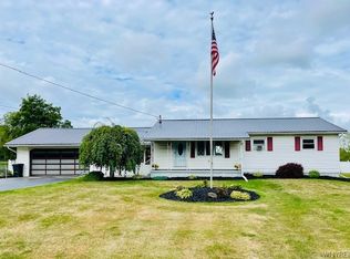 8524 Stringham Dr, Batavia, NY 14020