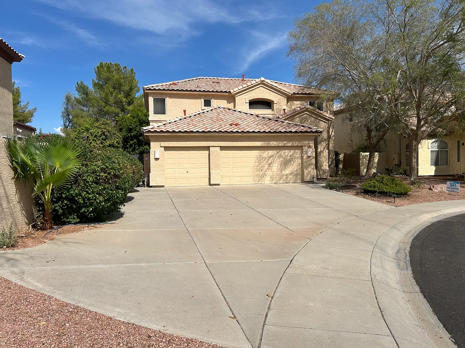 3 bed, 3.0 bath, 2494 sqft, $3,295 — Photo 2