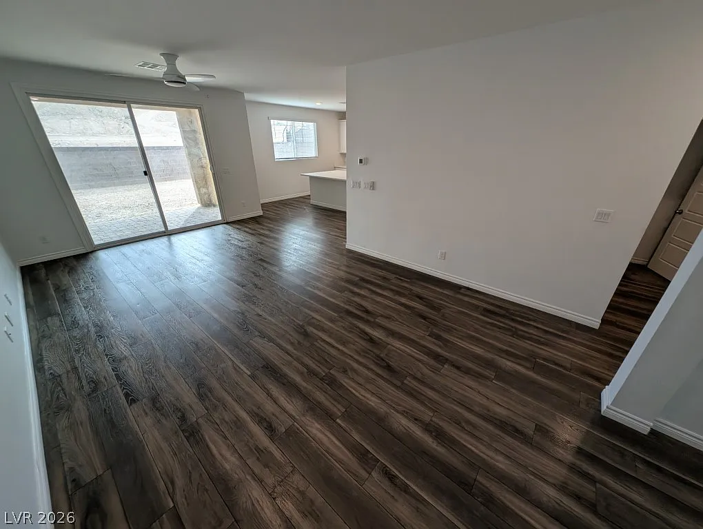 4 bed, 3.0 bath, 2275 sqft, $1,950 — Photo 3