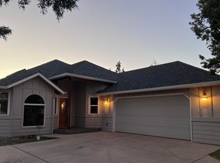 4949 NW Zamia Ln, Redmond, OR 97756