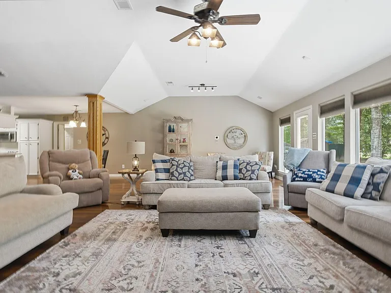 223 Pin Oak Ln — Photo 12
