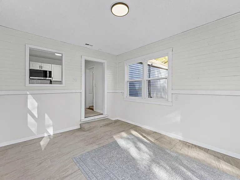 5631 Parkview Ave — Photo 14