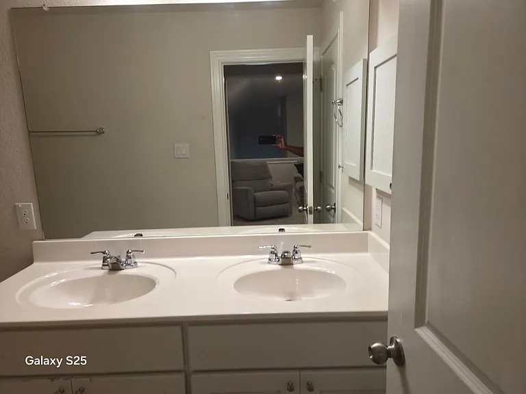 2nd floor shared bathroom