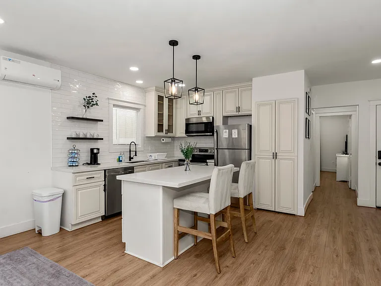 102 S Lockwood Dr #2 — Photo 6