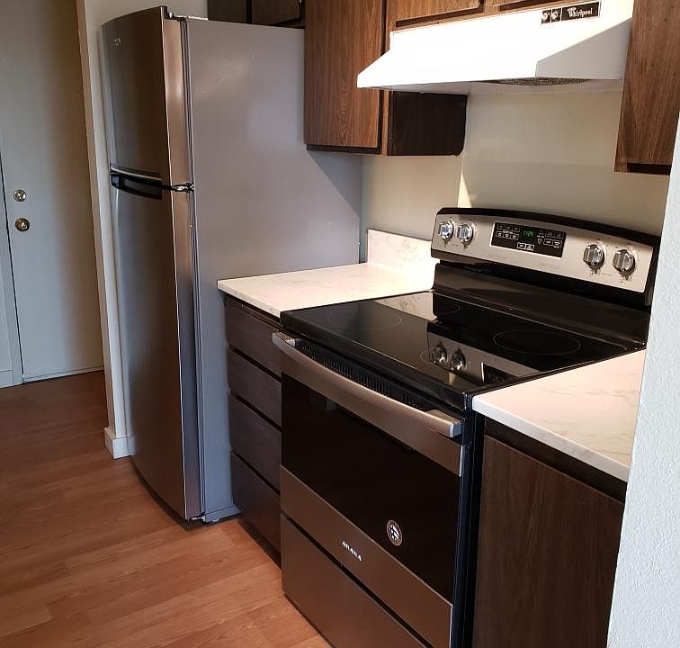 1st image of 1617 1st St #Qcyvcc0wm