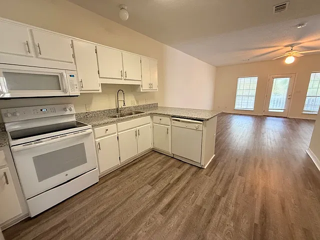 2 bed, 1104 sqft, $1,600 — Photo 3
