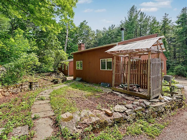 52 Stanley Rd — Photo 37