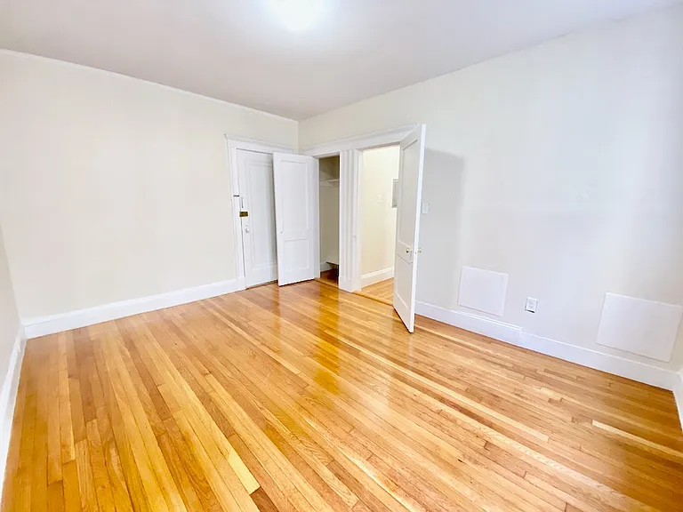 58 Queensberry St #12A — Photo 5