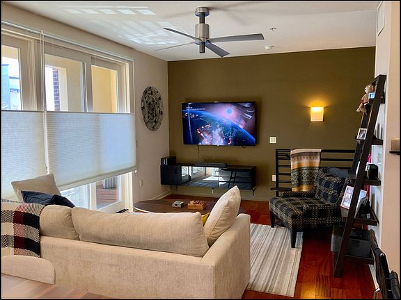 Living area (open concept)