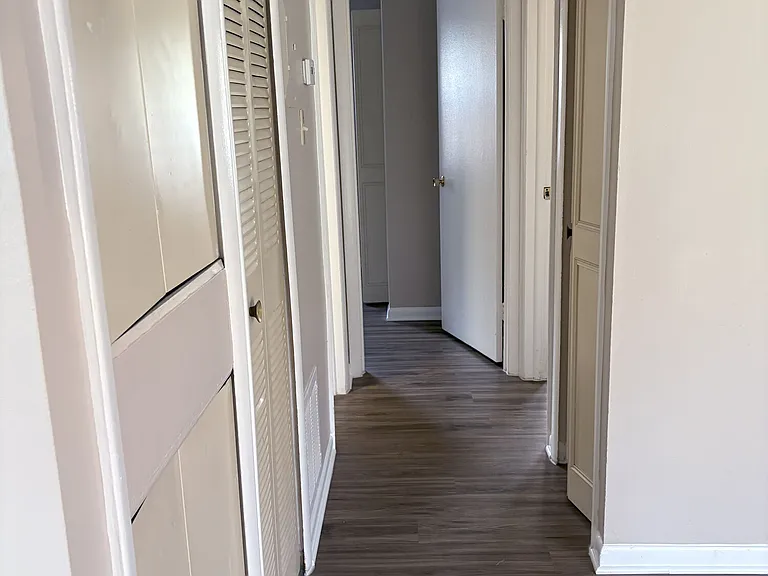 Charleston Square Apartments — Photo 11