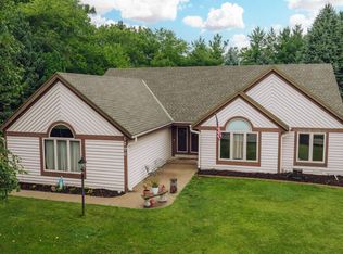 1250 Shelly Ln, Hartland, WI