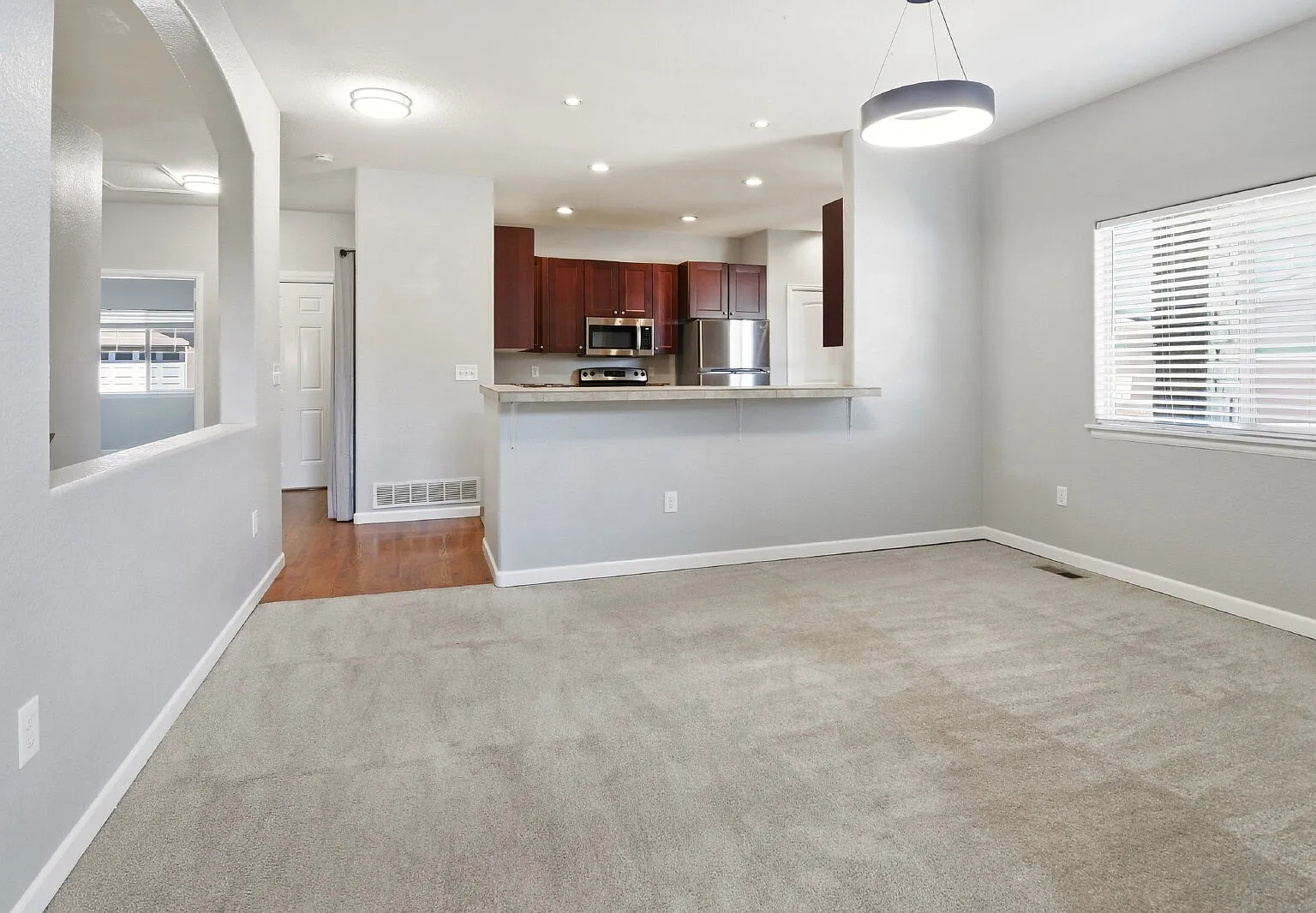4 bed, 3.0 bath, 2600 sqft, $2,941 — Photo 3