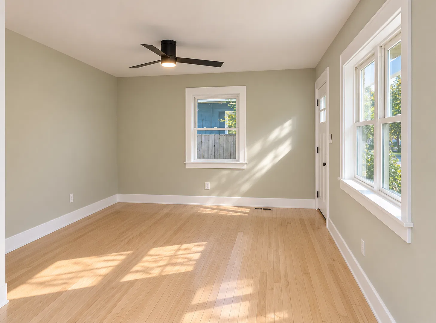 Available Now - Great location for this 2 bedroom — Photo 2