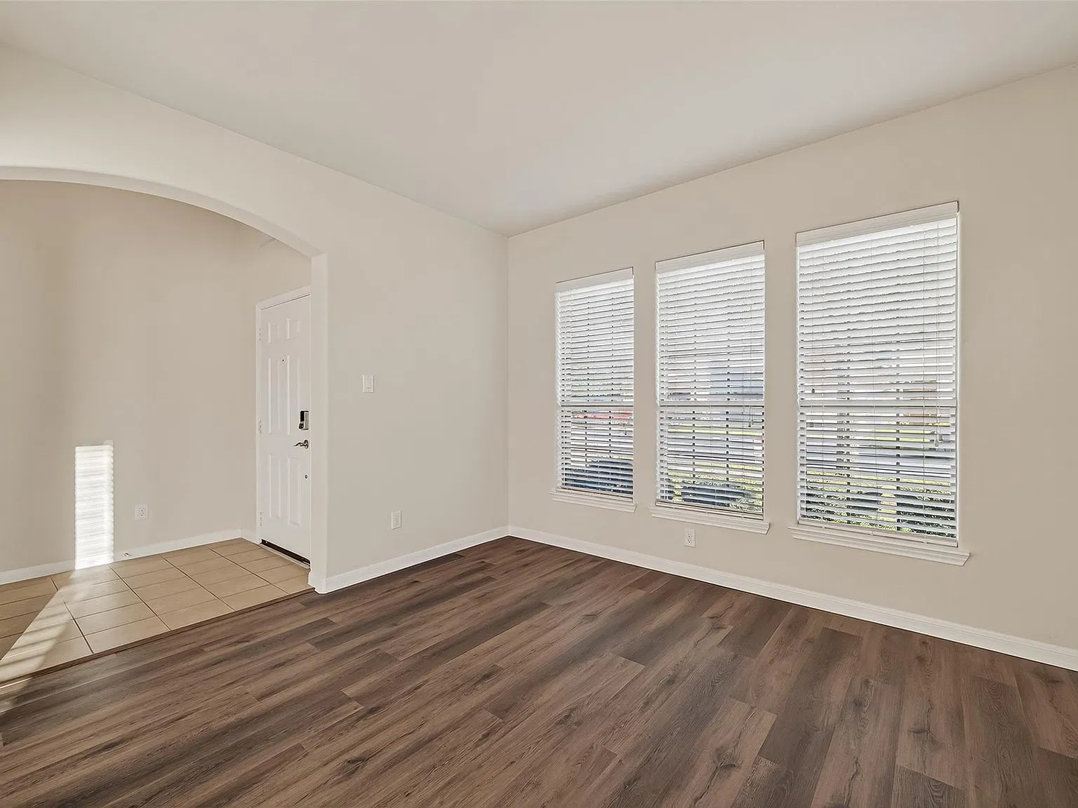 4 bed, 3.0 bath, 2940 sqft, $2,750 — Photo 3