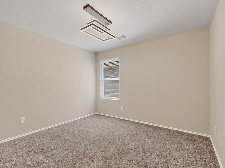 218 Sickle Loop — Photo 21