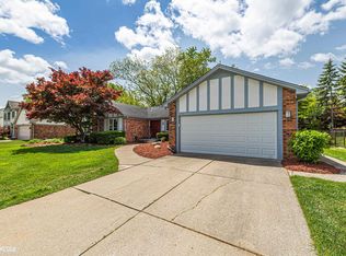 21761 Glenwild Dr, Northville, MI