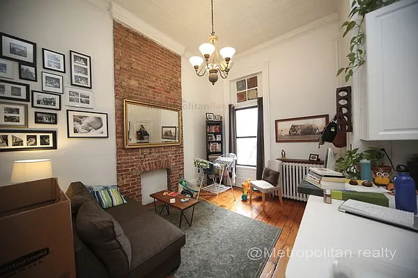 Rented by Metropolitan Realty | media 16