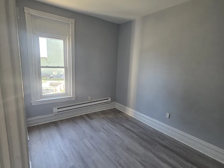 622 N Front St #1 — Photo 2