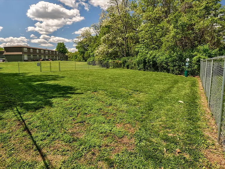 Parkwood Townhomes — Photo 9