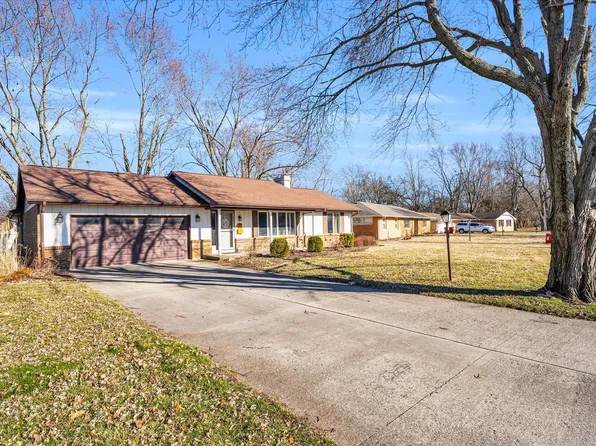 3 Golfview Dr, Savoy, IL 61874
