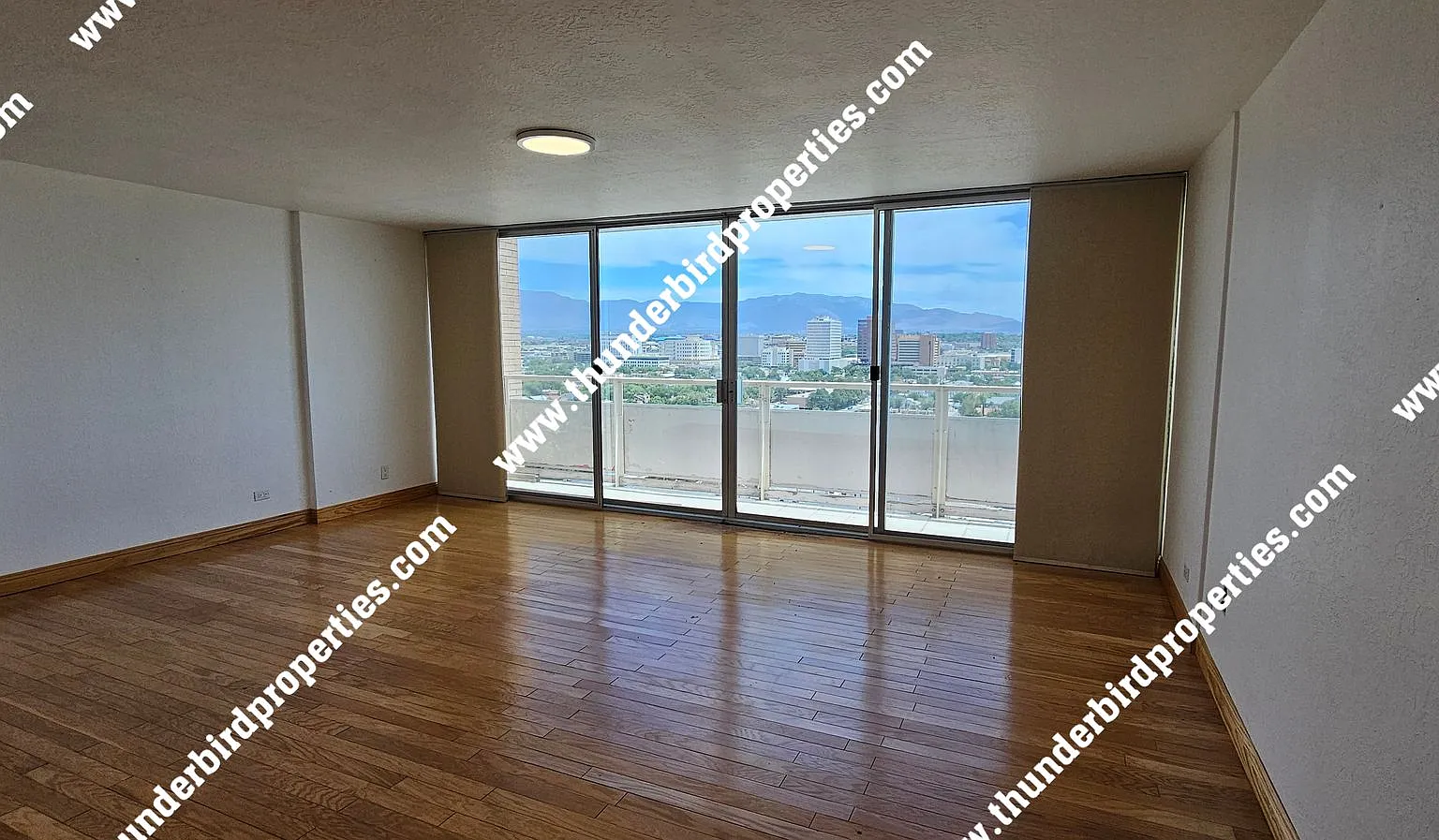 Charming 3 Bedroom, 2 Bathroom, 1500 Sq Ft Apartment with amazing balcony views of Albuquerque an... — Photo 4