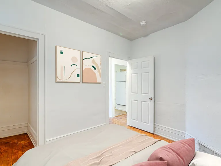 422 W Saginaw St #1 — Photo 3