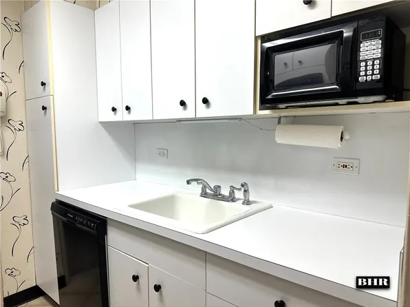 2265 Gerritsen Avenue image 4 of 16