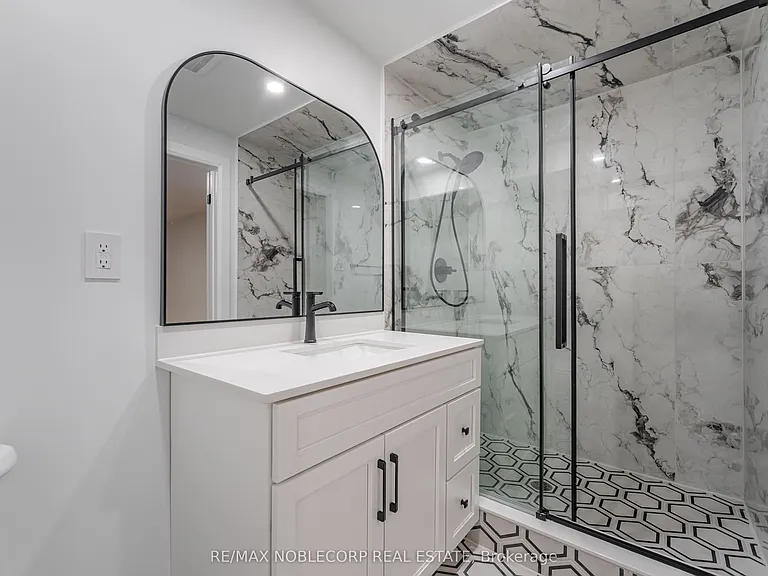 131 Dunstan Cres #LOWER — Photo 23