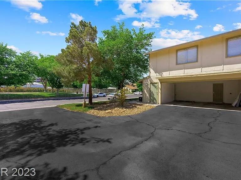 1439 Lorilyn Ave #4 — Photo 4