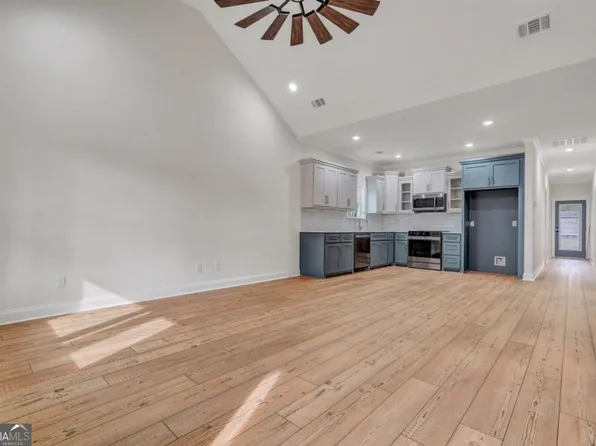 733 W 9th St, Rincon, GA 31326