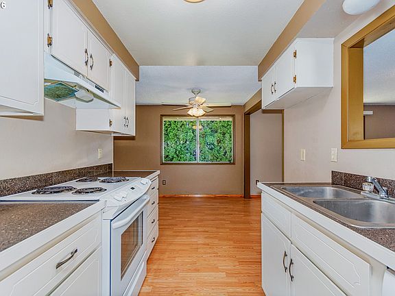 4th image of 3616 NE 151st Ave