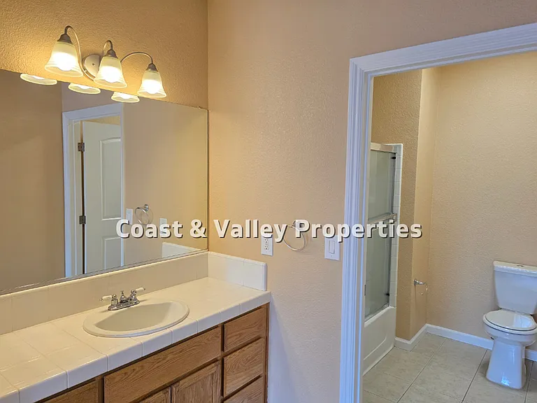 427 W Laurel Dr #I — Photo 6
