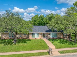 1649 Crescent Dr, Sherman, TX 75092