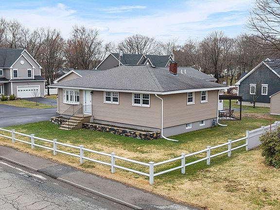 4th image of 77-79 Harrington Ave