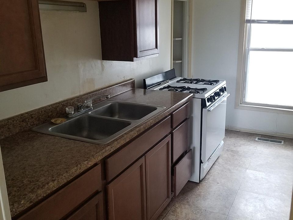 1st image of 212 S Hill St