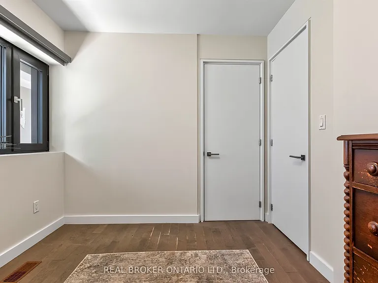 90A S Kingsway Way — Photo 23