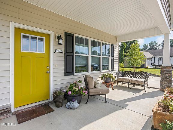 5th image of 134 Pasture Lane Drive