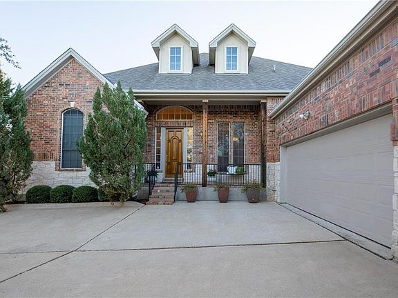 2nd image of 2755 Lake Forest Dr