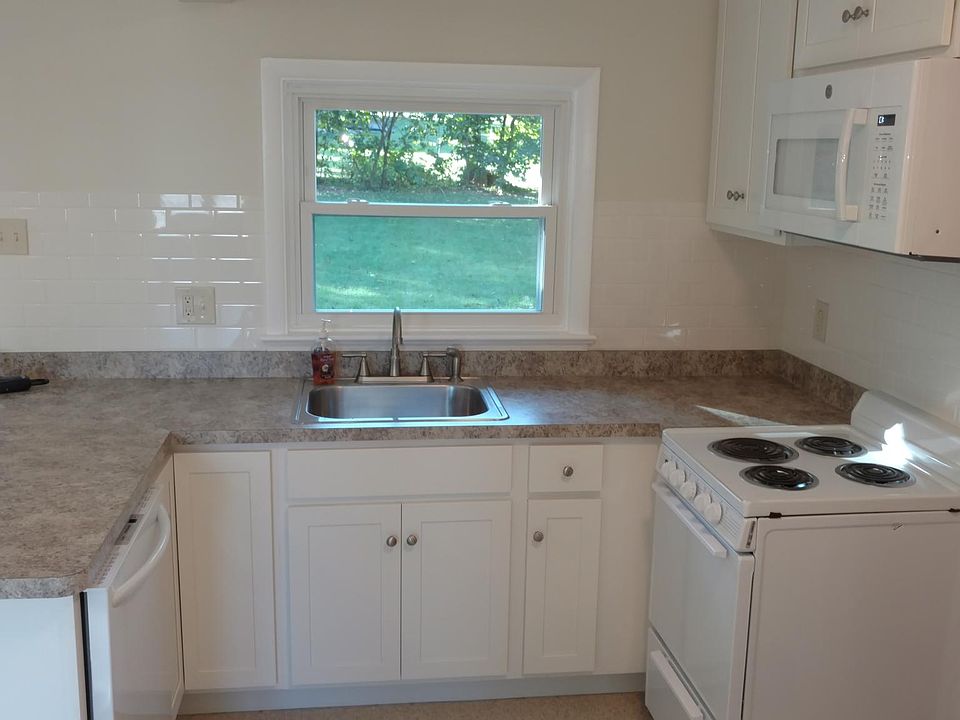 1st image of 809 W Trindle Rd APT A