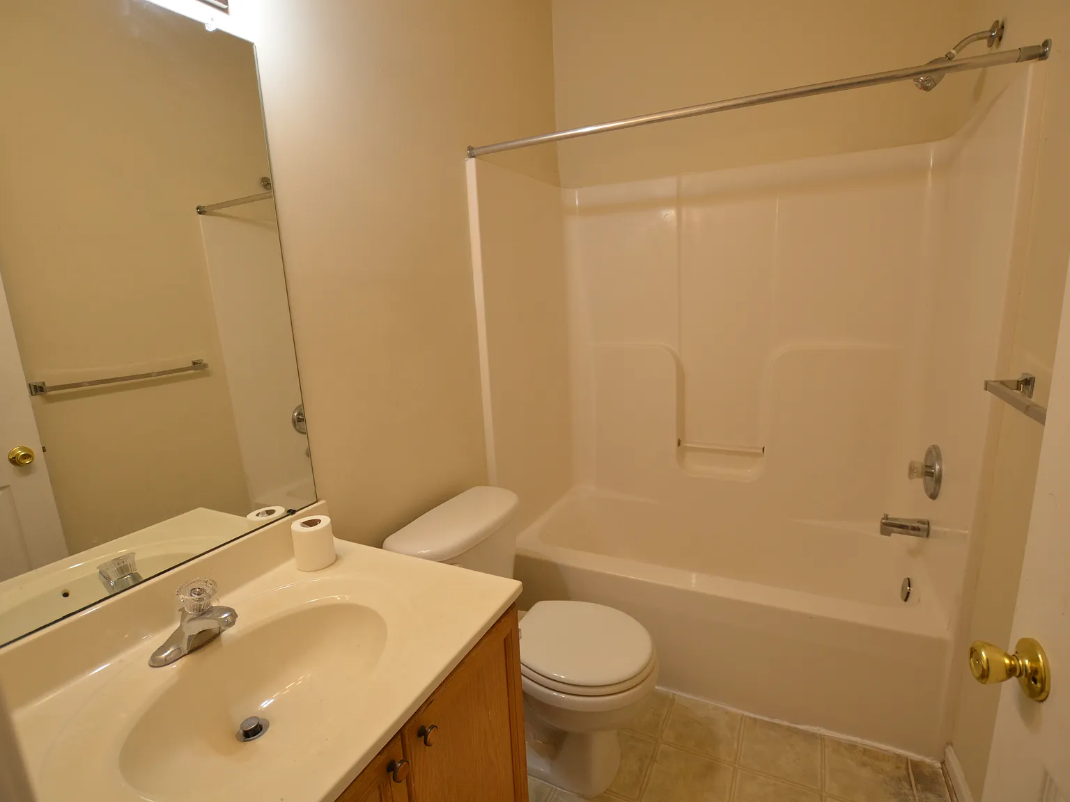 4 bed, 1704 sqft, $1,700 — Photo 1