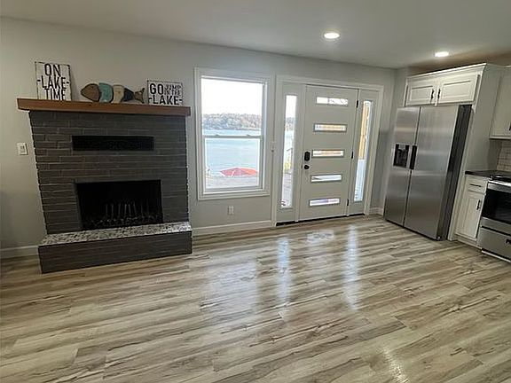 4th image of 29621 Waters Edge Rd