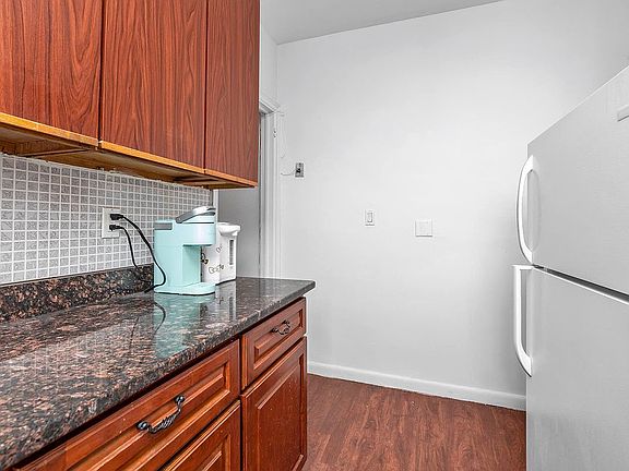 4th image of 3338 Parsons Blvd APT 6G